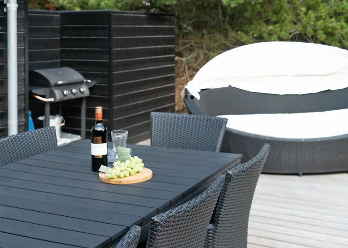 Holiday home Solgunn - 900m From The Sea By Interhome *